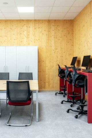 lehrerzimmer-akustikfronten-arbeitsplatz-schule-neudoerfler